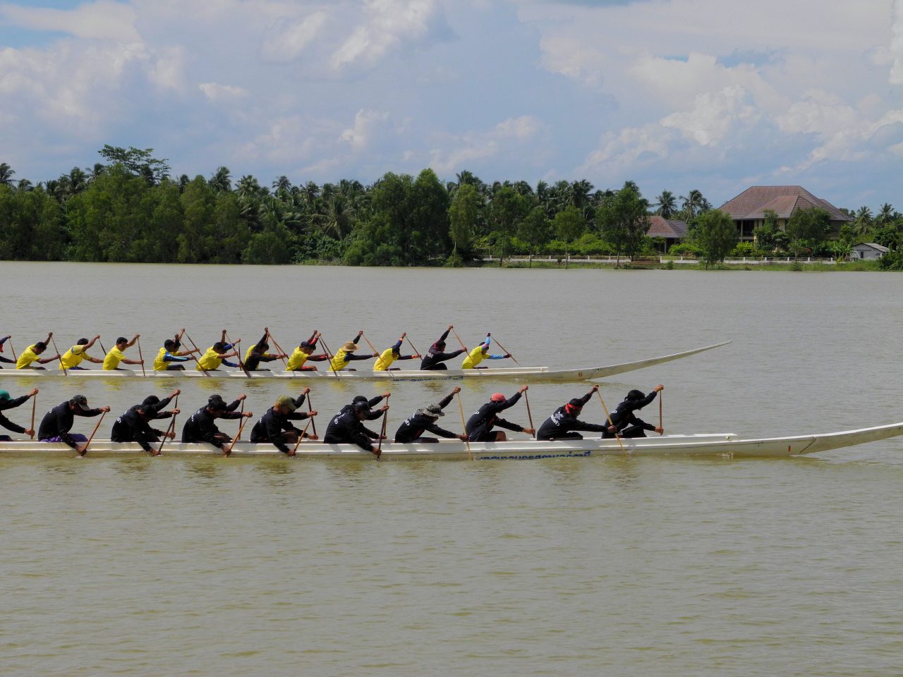 กีฬาพื้นบ้านไทย — แข่งเรือ วิ่งควาย และเกมงานวัดที่ยังมีชีวิต