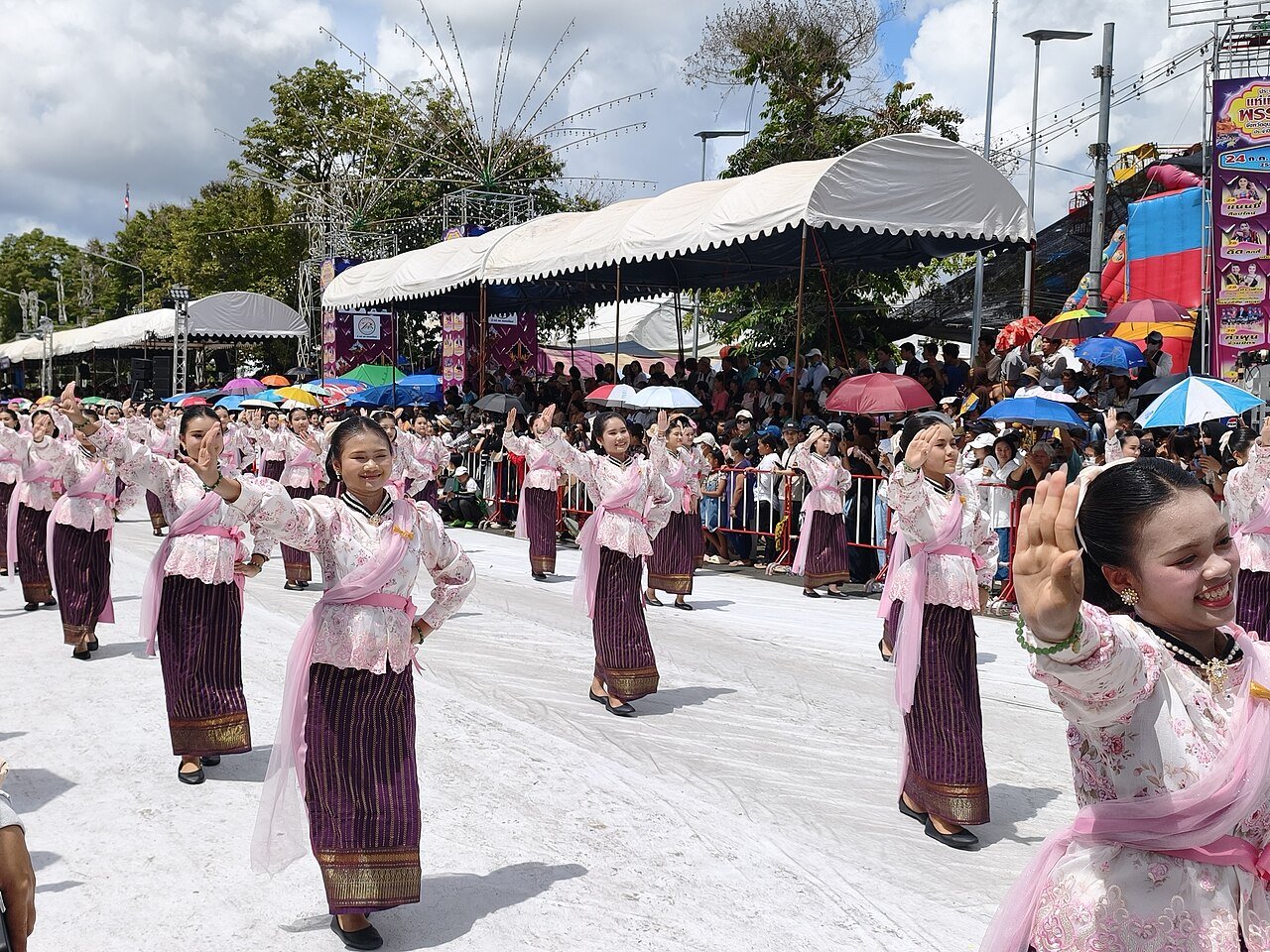 การแสดงในงานแห่เทียนอุบล