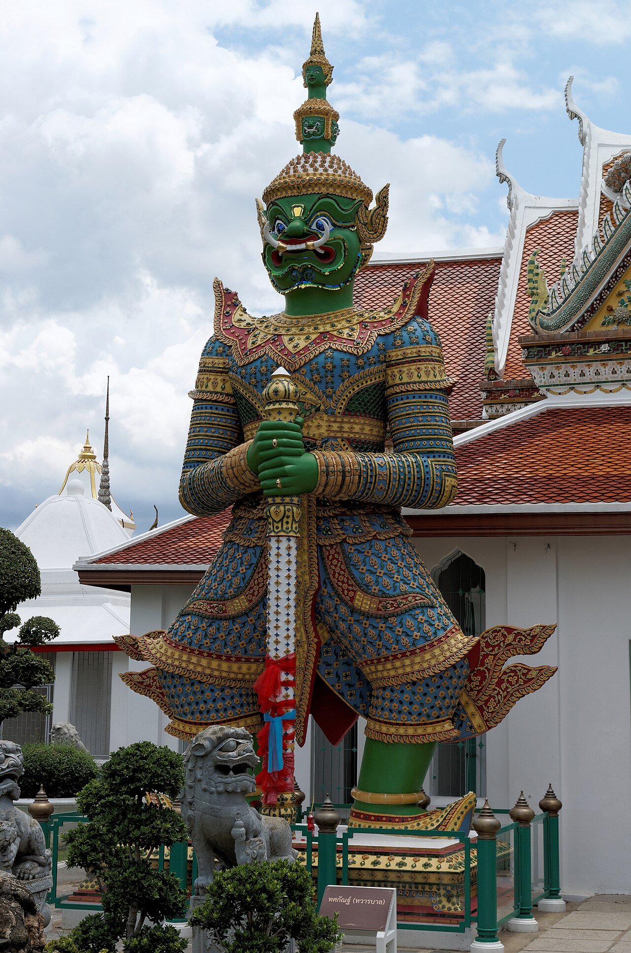วัดอรุณ กรุงเทพฯ — สัญลักษณ์ประเพณีและทิศทางในวัฒนธรรมไทย