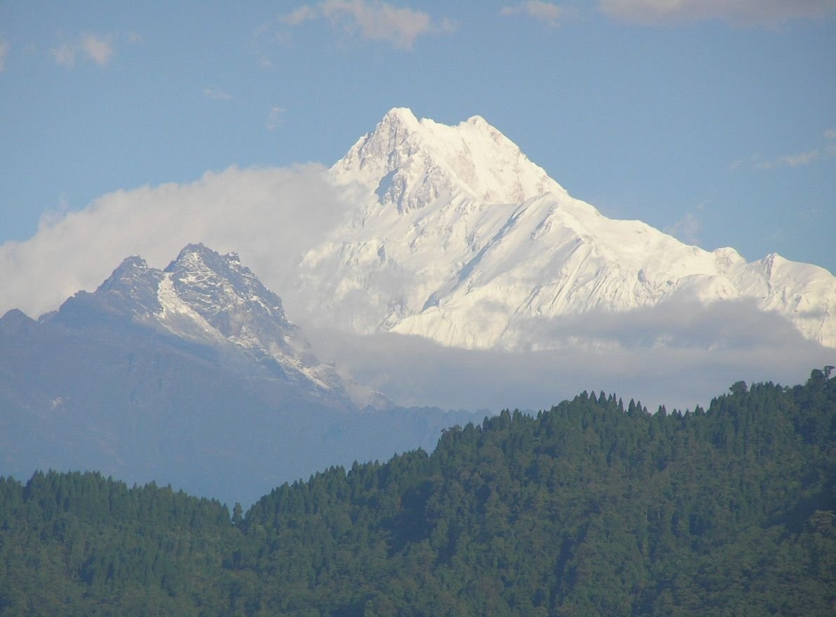 ยอดเขา Kangchenjunga ปกคลุมหิมะ