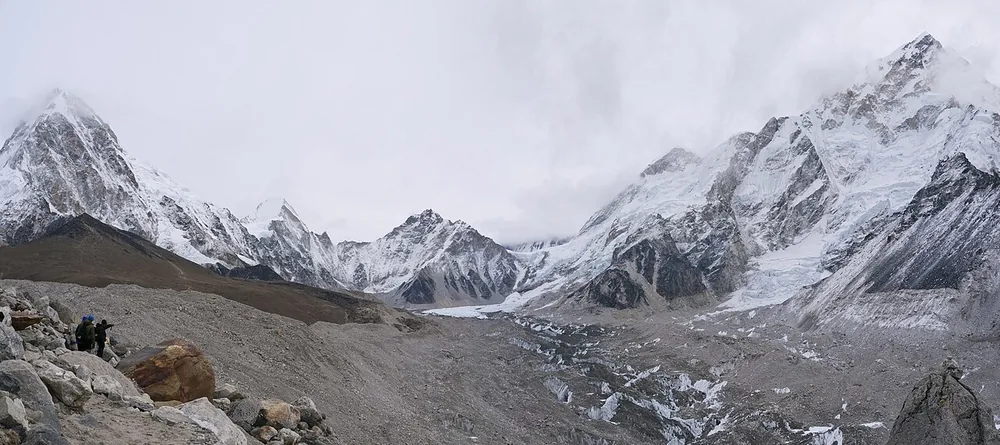 ธารน้ำแข็ง Khumbu — ระบบน้ำแข็งที่เปลี่ยนแปลงจากโลกร้อน