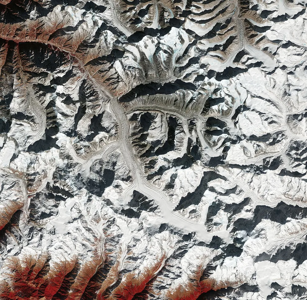 ภาพถ่ายดาวเทียมแสดงการถอยของธารน้ำแข็ง Gangotri ในอินเดีย