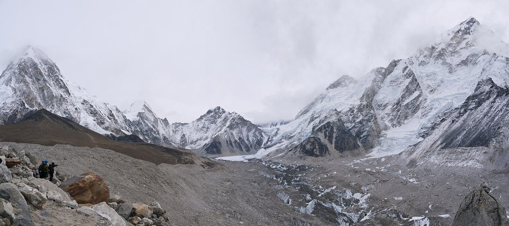 ธารน้ำแข็ง Khumbu บนภูเขาเอเวerest — ตัวอย่างธารน้ำแข็งในเทือกหิมาลัยที่เสี่ยงถล่มเมื่อโลกร้อน
