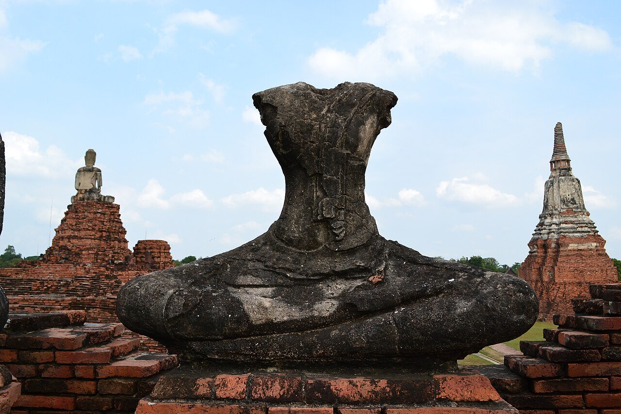 พระพุทธรูปที่วัดไชยวัฒนาราม จังหวัดพระนครศรีอยุธยา