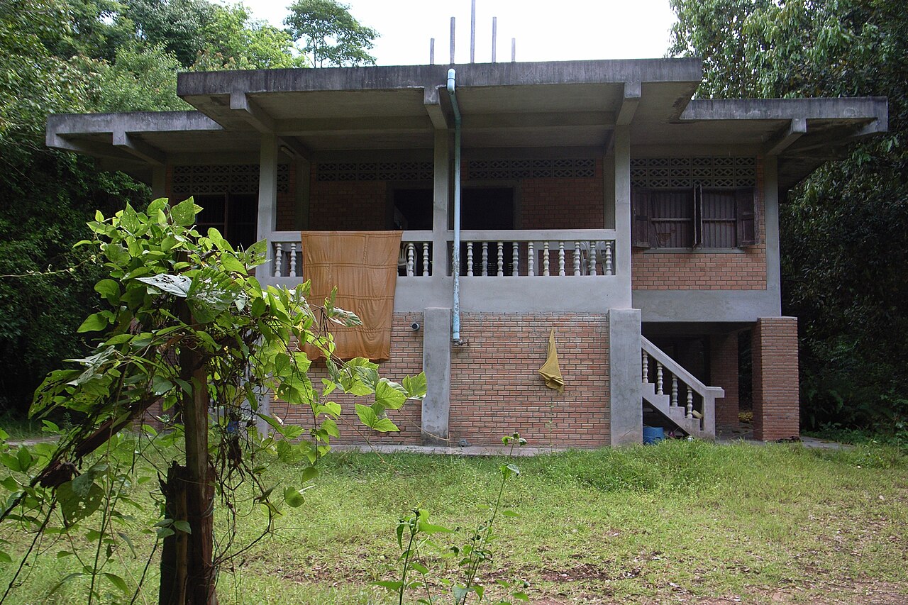ที่พักเรียบง่ายในสวนโมกข์นานาชาติ อำเภอไชยา