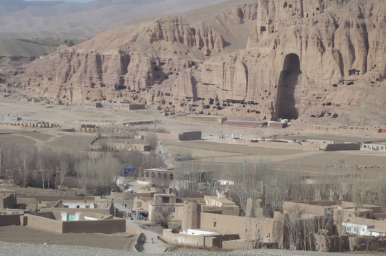 สิ่งมหัศจรรย์อัฟกานิสถาน (Afghanistan) — หุบเขาบามิยัน พระพุทธรูป 53 เมตรที่ถูกทำลาย และภาพเขียนสีน้ำมันเก่าที่สุดในโลก