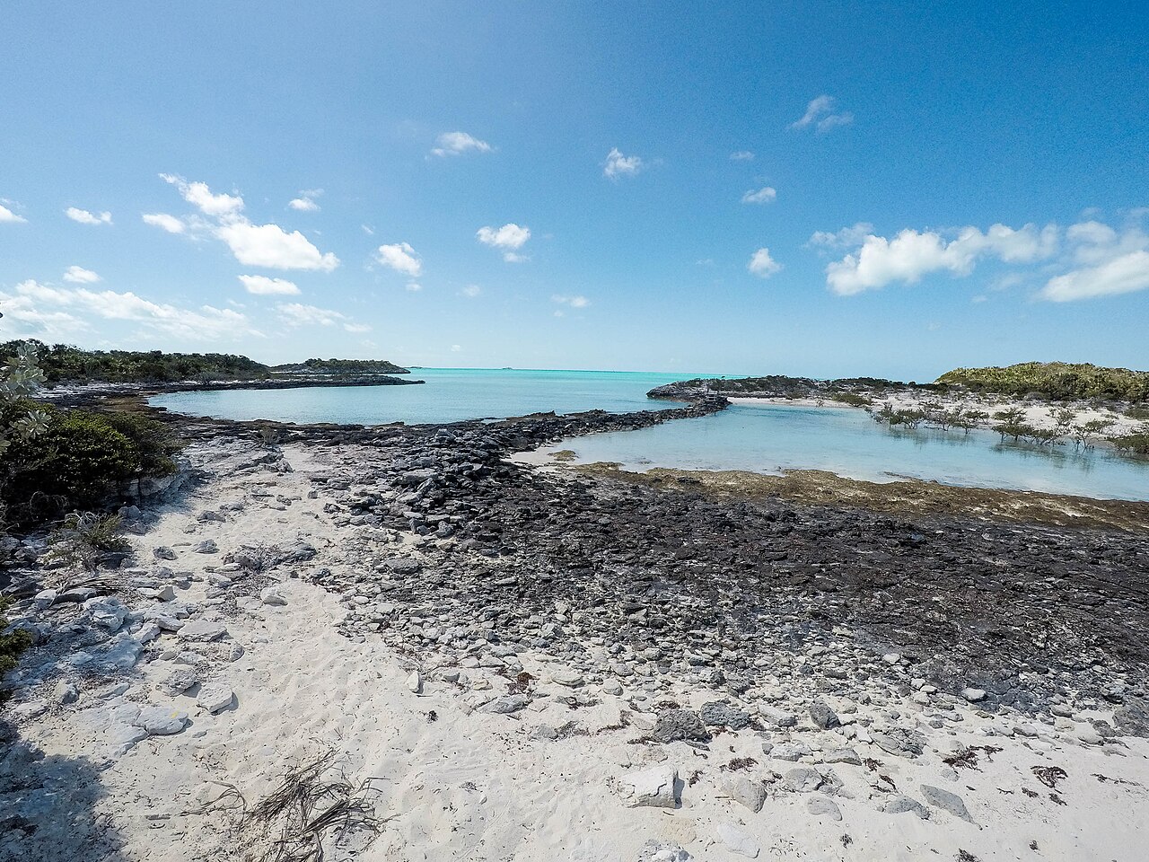 สิ่งมหัศจรรย์บาฮามาส (Bahamas) — อุทยานเอกซูมาเคส์ ทะเลสีฟ้าใสกับหมู่เกาะนับพัน