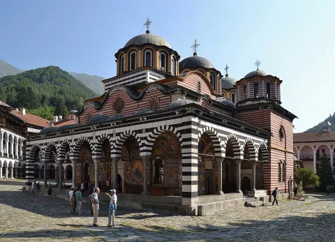 สิ่งมหัศจรรย์บัลแกเรีย (Bulgaria) — อารามริลา อารามลายขาวดำกลางหุบเขาที่มีจิตรกรรมฝาผนังนับพันภาพ