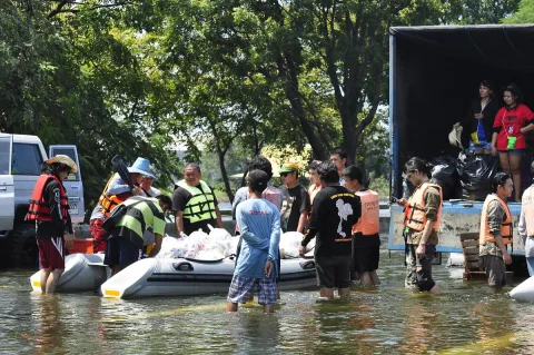 เช็กลิสต์เตรียมบ้านน้ำท่วม — ของติดรถ เอกสาร และแผนครอบครัว