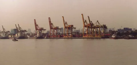 ท่าเรือคลองเตย — ประวัติ ความสำคัญ และประตูการค้าที่สร้างกรุงเทพฯ ยุคใหม่
